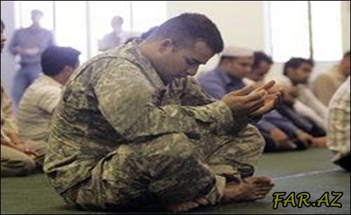 Namaz qılan əsgər