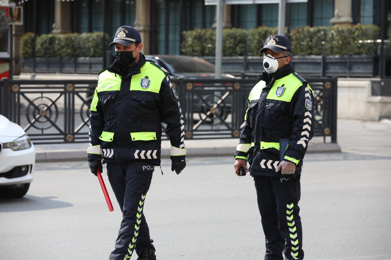 Traffic police. Форма ДПС Азербайджана. Форма турецкой полиции trafik Polisi. Баку карантин дороги. Форма азербайджанской гаишника.