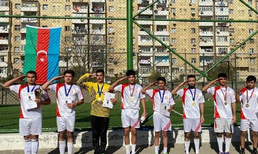 Bakı Texniki Kollecində "Zəfər Günü" münasibət ilə "Dostluq Oyunu" olan mini-futbol oyunu kecrilirmişdir.
