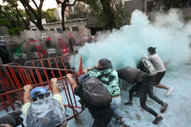 İsrailin Mexikodakı səfirliyinə “Molotov kokteyli” atılıb