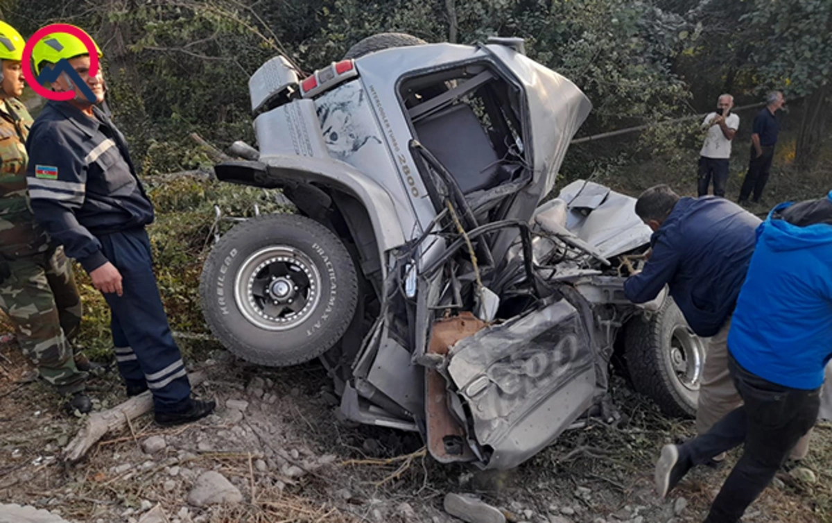 Ucarda TIR minik avtomobili ilə dəhşətli qəzaya qarışdı: Ölən var