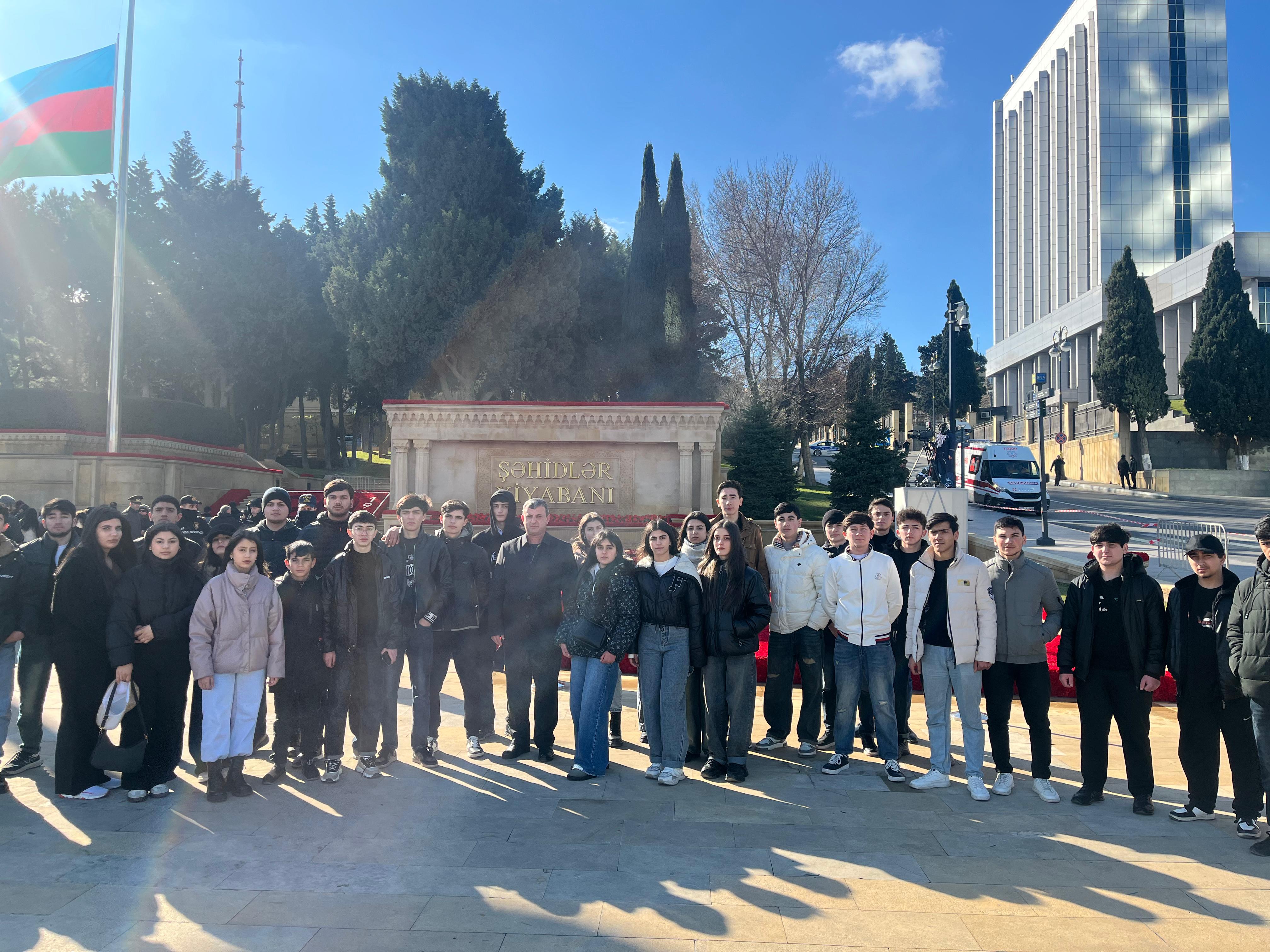 Bakı Texniki Kollecinin tələbələri Şəhidlər xiyabanında oldular.