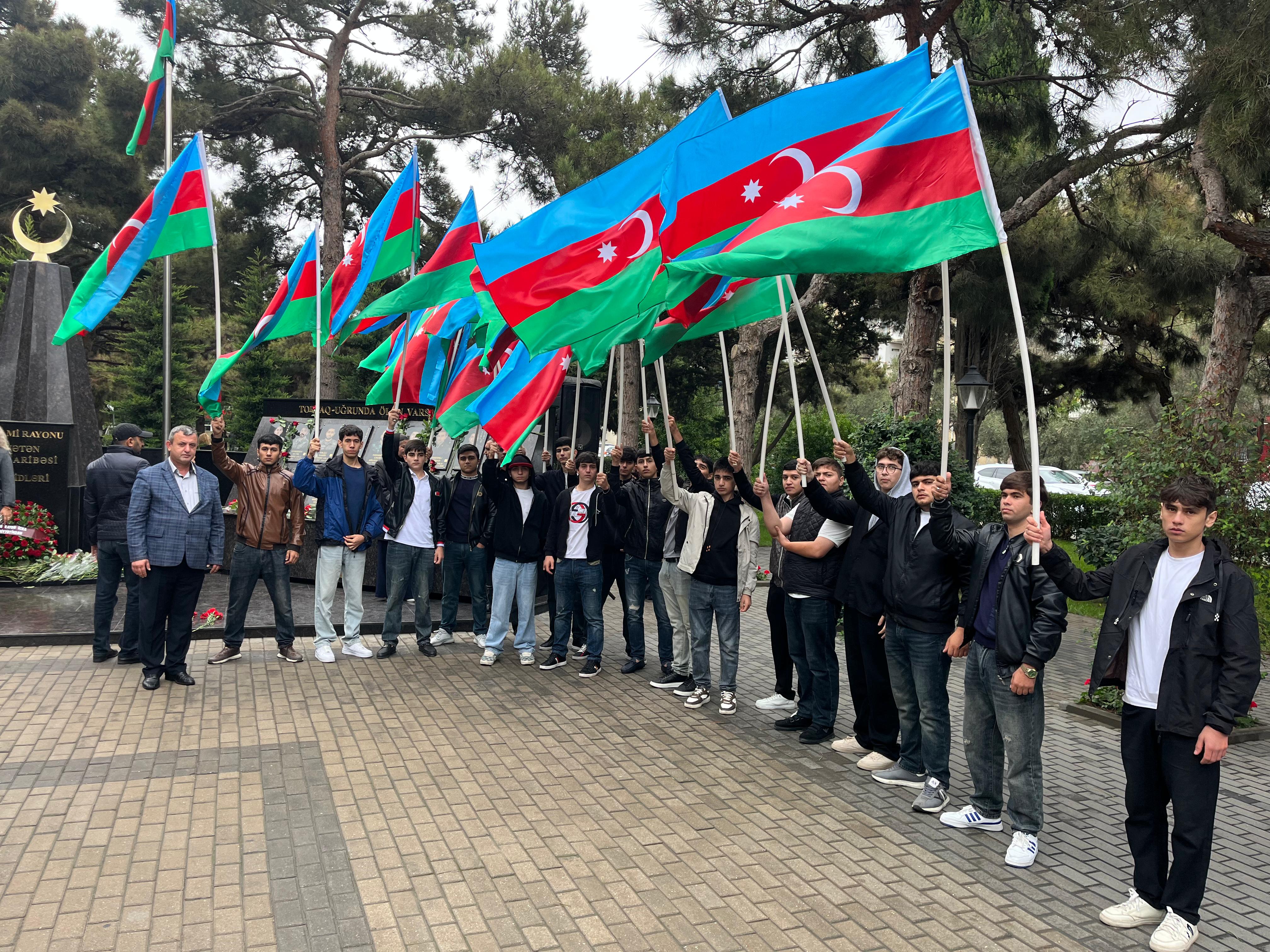 27 Sentyabr Anım Günündə Bakı Texniki Kollecinin tələbələri Şəhidlər Xiyabanını ziyarət etdilər.