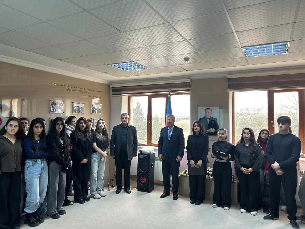 Bakı Texniki Kollecinin müəllim və tələbələri Ulu Öndər Heydər Əliyevin əziz xatirəsini yad etdilər.