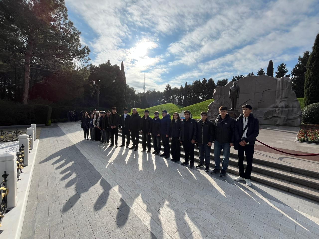 Bakı Texniki Kollecinin müəllim və tələbələri Ulu Öndər Heydər Əliyevin məzarını hörmətlə yad etdilər.