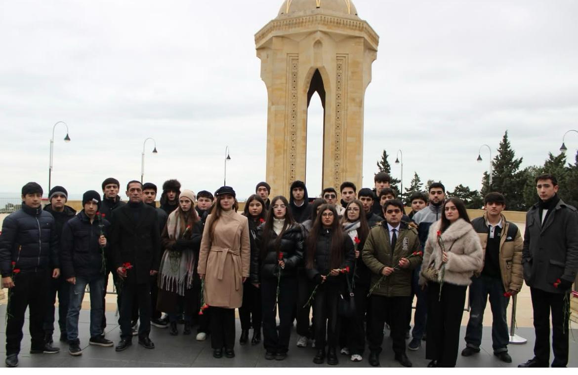 Bakı Texniki Kollecinin  müəllim  və  tələbələri  şəhidlərin  əziz  xatirəsini yad  etdilər.